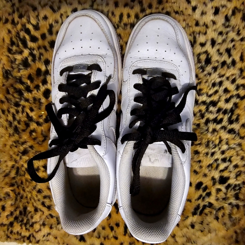 Good Quality Nike AF1s- White w Black Laces